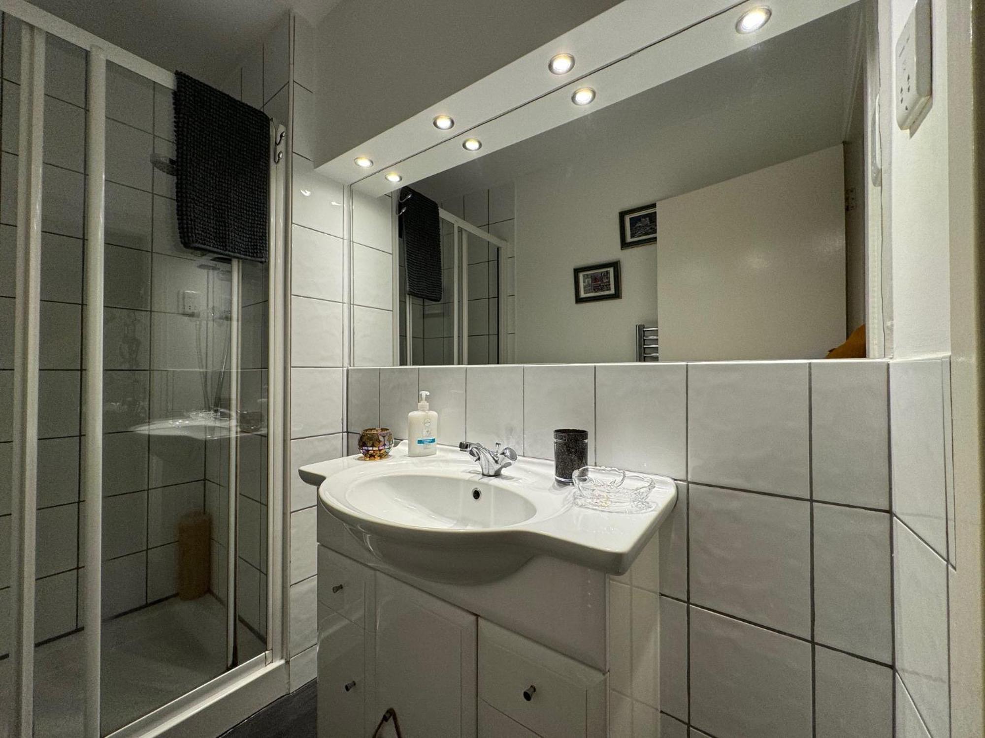Edinburgh Two Bedroom Apartment With Free Side Street Parking 24 Hours المظهر الخارجي الصورة